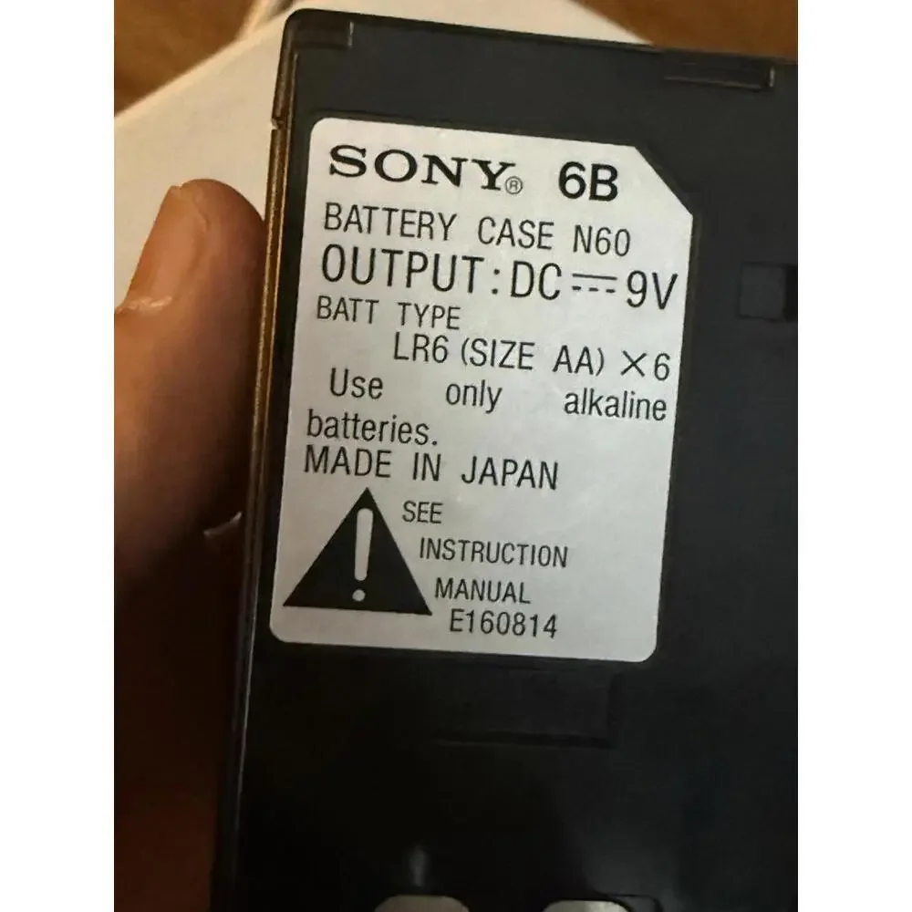 Sony 6b Battery Case N60  Uses 6 AA Batteries